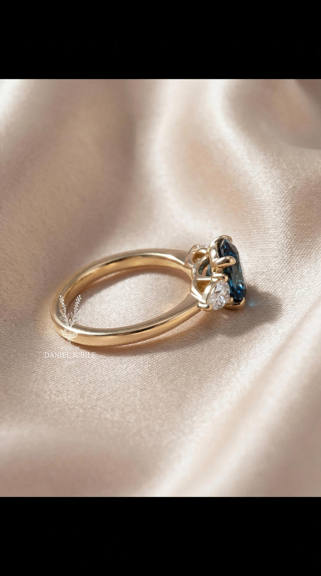 Teal Lab Diamond Trilogy Ring – Oval 14k Gold Engagement Ring